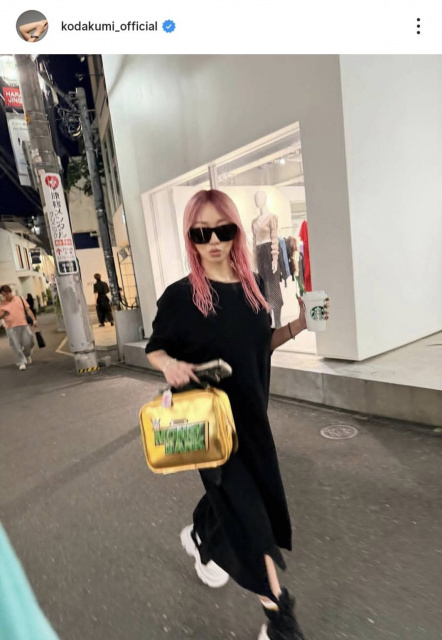 第2子妊娠中の倖田來未、鮮やかピンクヘアの近影公開「妊婦と思えない細さ」「キレイすぎる」とファン驚き