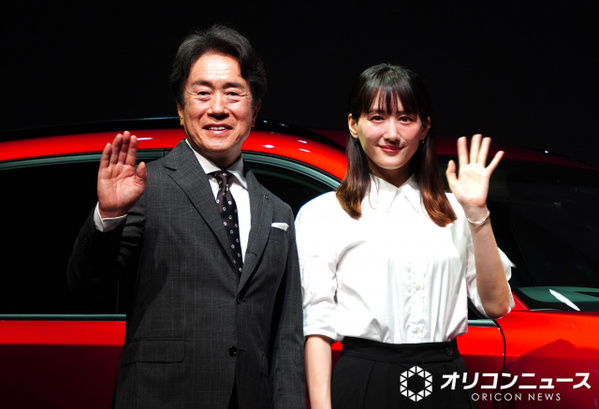 “カンヌ帰り”綾瀬はるか、新型CX-5を笑顔で堪能　同郷マツダのブランドアンバサダー就任