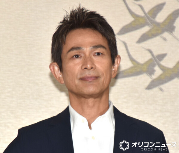 58歳・江口洋介、“イケオジ”の雰囲気漂うオフショット「大人の雰囲気がエモすぎ」「絵になる」　ギャップに絶賛の嵐