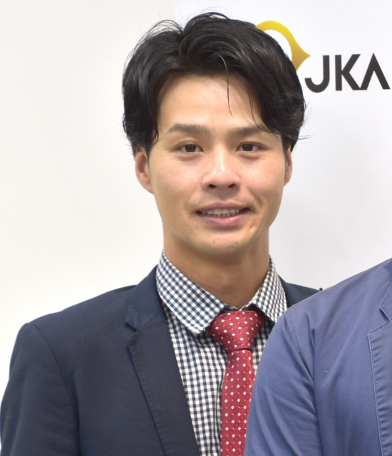 デニス松下宣夫、第2子誕生を報告　生まれたばかりのわが子を腕に覚悟「心霊スターJr.に育てたいと思います！」