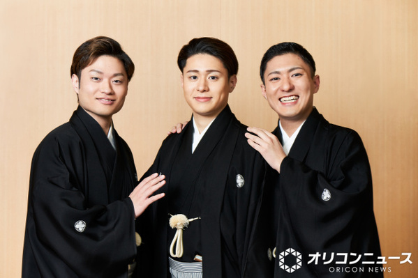 中村橋之助＆能條愛未の披露宴で“成駒屋3兄弟”袴姿の3ショット披露「最強の三兄弟」「おめでとうございます」