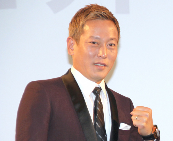 じゅんいちダビットソン「12〜13年ぶりの黒髪」“一日限定”のショットに反響「よくお似合い」