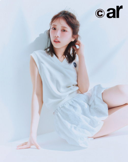 与田祐希、ヘルシーな肌見せファッションで魅せる　『ar』登場でスペシャルシューティング