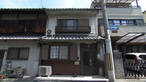 築98年の4軒長屋、1500万円でリノベーション　予算都合の断念も…広がりある空間実現【住人十色】