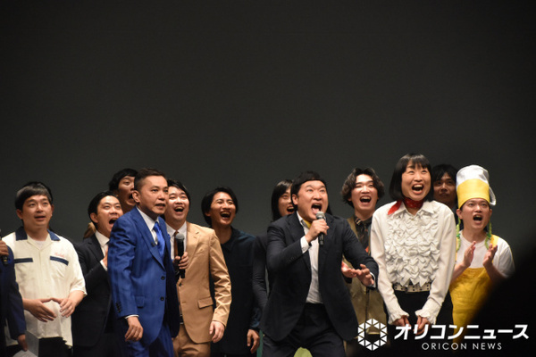 南海キャンディーズ、圧巻の新ネタ漫才　太田光が山里の赤メガネ投げる