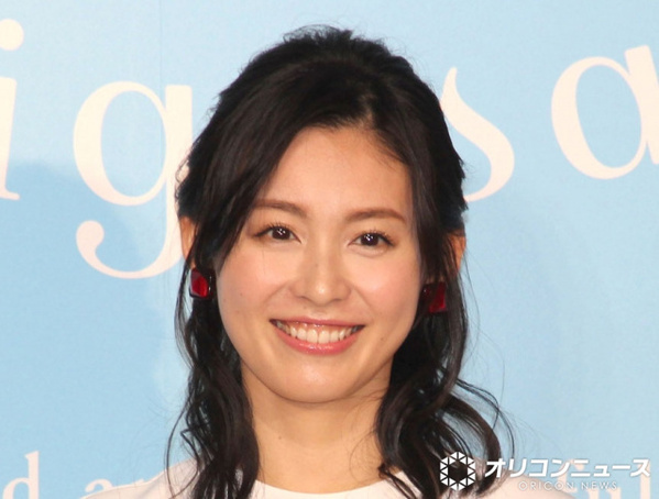 本仮屋ユイカ、妹・リイナの第3子出産を報告　“姪っ子”赤ちゃん抱っこし満開の笑顔ショット披露　リイナも写真に反応「笑ってるーーー!!」
