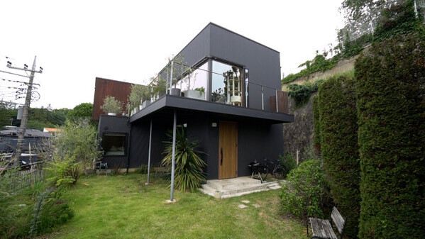 「沖縄のホテルみたい！」スタバの店舗も意識…　富士山も見える絶景自慢の『となりのスゴイ家』21日放送
