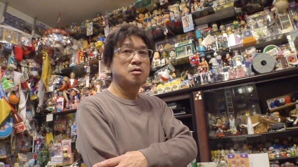 やくみつる、常軌を逸した“収集品”を披露「テレビ局に行けばいろいろ頂戴できた」　小島瑠璃子もドン引き