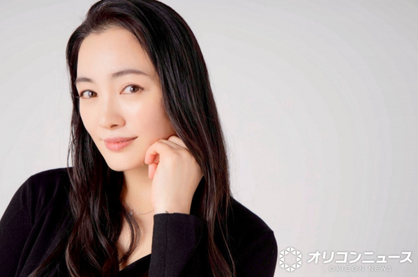 仲間由紀恵、双子の長男＆次男からのプレゼントを披露「お庭から採れた…」　“母の顔”のぞく投稿に反響「可愛い」「素敵です」