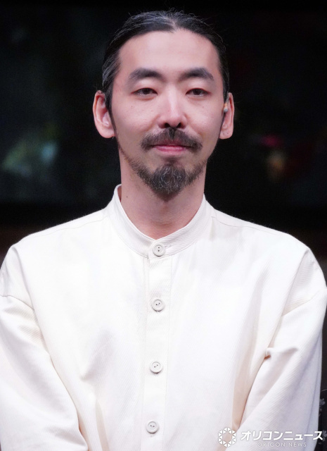 柄本時生、舞台けいこは“ずっと裸足”　柄本家ならではの理由告白「僕、幼少期に…」