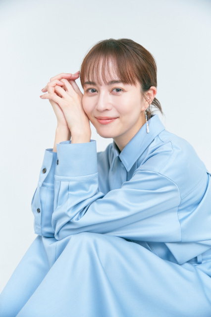 比嘉愛未、初エッセイで明かした本音「人に見せてこなかった傷や、つらかったことも残しておきたかった」【インタビュー】