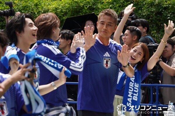【W杯2026】日本追加点！永島優美ハイタッチで喜ぶ　渋谷の会場一体感