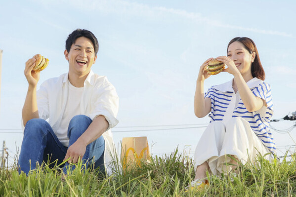 “りくりゅう”三浦璃来＆木原龍一、2人でマクドナルドCMに初出演　まさかの人物が撮影現場訪問で驚き