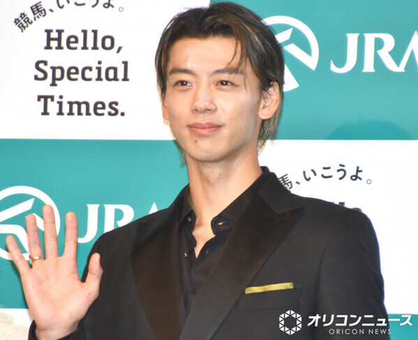 【W杯2026】竹内涼真、スタジアムでサポーターと共に声援送る“熱狂”ショット披露「全部いい顔してる」「スクロールするたびに胸が熱くなります」
