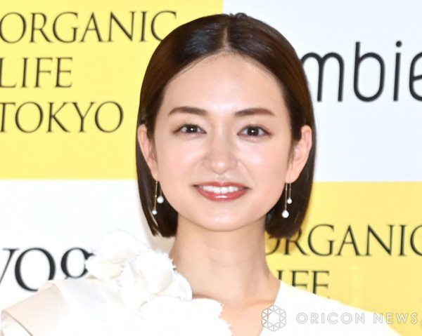 サッカー元日本代表・三竿健斗＆後藤晴菜アナ夫妻、娘2人とハワイ旅行満喫　プライベートショットに「いいパパ！」「癒しファミリー」