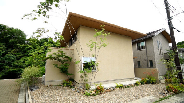 夫婦がともに一級建築士…　「かなりぶつかった」という家造り　おこもり感＆開放感が抜群になったスゴイ家　12日放送『となりのスゴイ家』