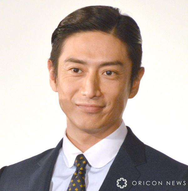 伊勢谷友介、こだわりの自宅を公開「まるで美術館」「センスの塊」　玄関には“ディズニーランドのテクニック”を採用