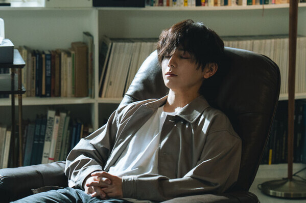 『一次元の挿し木』山田涼介＆白石聖、真相解決に向けて“協力”　第２話あらすじ