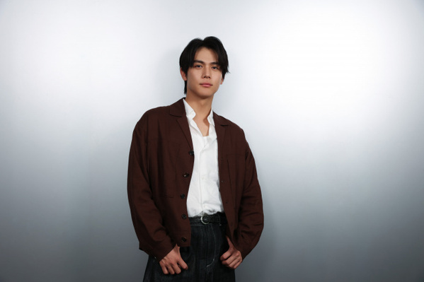 中川大志、初の刑事ドラマに「手袋つけて規制線くぐって…“これこれ！”と（笑）」佐々木蔵之介との共演に感慨