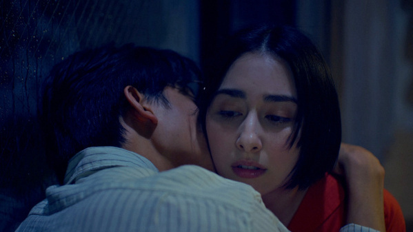 早見あかり“タキ”、伊藤健太郎“レイ”に首筋にキスされる場面写真公開　23日放送『一緒にごはんをたべるだけ』第4話【あらすじ】