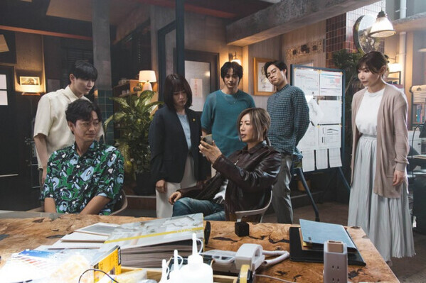 『ブラックトリック』熱血教師の体罰動画が拡散…鍵を握るのは元アイドル議員【第2話あらすじ】