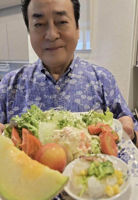 82歳・高橋英樹、“夏野菜たっぷり”な朝ごはんを紹介　品数豊かなメニューに反響「カラフルで美味しそう」「彩り豊か」