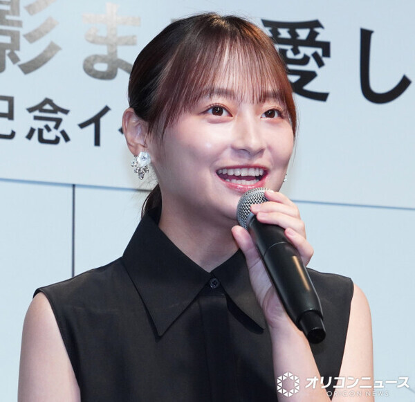 影山優佳、初エッセイ集の袋とじは自身が提案　サッカーW杯での“ピチピチユニフォーム”着用の理由がわかる仕組みに
