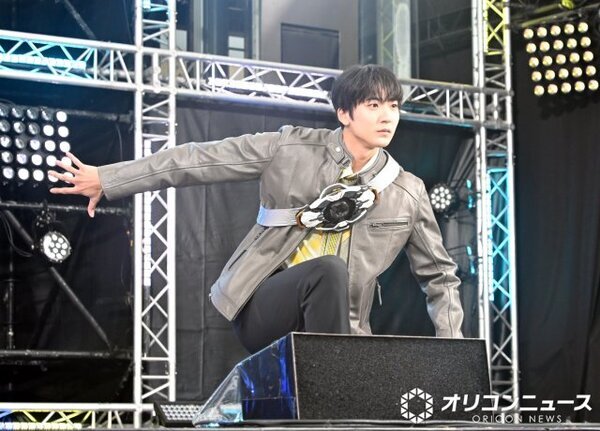 『仮面ライダーマイス』秋谷郁甫、ファンの前で変身ポーズを初披露「緊張しました」　スタイリッシュなポーズに