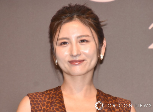 宇賀なつみ、40代の“スカーフコーデ”を披露「歳を重ねるって良いですね」　着こなしに反響「素敵です」「大人女子」