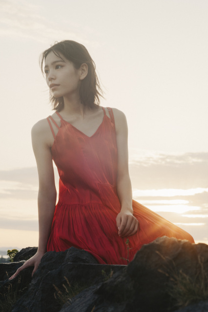 當真あみ、全編イギリス撮影の2nd写真集　20歳迎える年に“新たな姿”見せる【コメント全文】