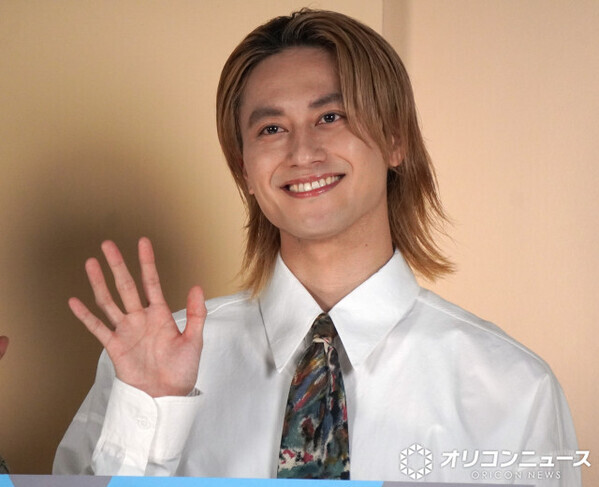 Aぇ! group小島健、裸のままソファで寝落ち　小田切ヒロ＆レインボー池田から“指導”「乾燥と冷えは美の大敵」