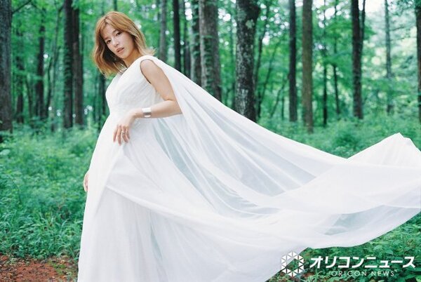 パンツスタイルのウエディング衣裳、石井杏奈が挑戦「概念を覆されるような衣裳でした」