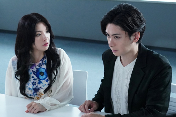 『親愛なる夫へ』岩崎（尾崎匠海）裏の顔＆麻衣子（田中麗奈）死の真相が明らかに【第8話あらすじ】