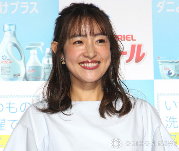 大沢あかね、近況ショットに「いつもと違う感じ」「めちゃくちゃ可愛い」　流行りにのって“ビジューデコ”