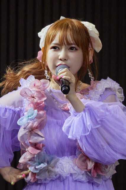 中川翔子、“雨女”ぶり健在？ 20周年記念イベントでまさかの雨「曇ってても逆にそれが隠し味になったよ！」