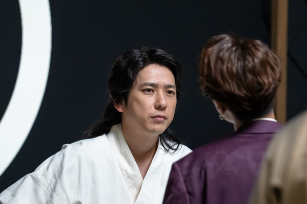 『VIVANT』第18話場面カット、先行公開　ノコルがチョッキーと対面　“最強チーム”結成も険しい表情のワケ