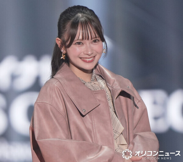 【TGC】AKB48伊藤百花、ピンクコートで“いとももスマイル”　ウインクもお見舞い