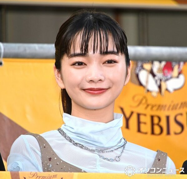 見上愛、昼からビールで笑顔「外の空気を感じながら飲む1杯は格別」