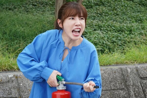 『Tokyo middle 30』仲里依紗、消火器ぶちまけ「女、なめんじゃねぇぞ」　怒とうの“スカッと”展開に「最後に名セリフ」「なかなかにぶっ飛んでる」【ネタバレあり】