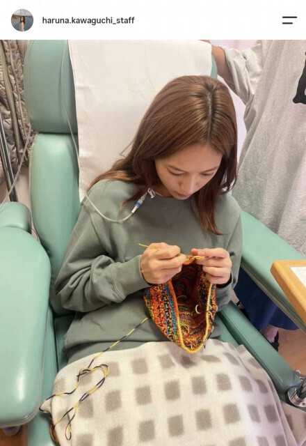 「う～と声が…」川口春奈、撮影現場で編み物　マネージャーが激写した“リアルな姿”にファンも共感「気持ち分かる」