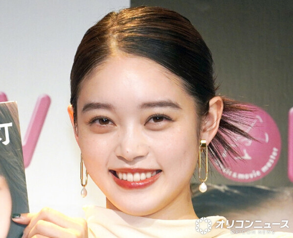 髙石あかり、“印象ガラリ”な撮影ショットにファンから反響「ピンク髪めっちゃかわいい」「ビジュ爆発しすぎ」