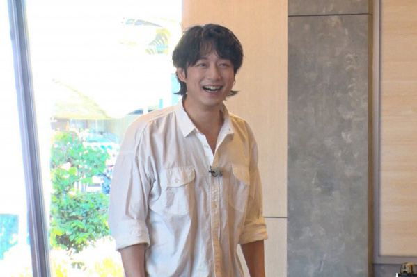 坂口健太郎、『超調査チューズデイ』海外ロケに電撃出演「すごく楽しい時間でした！」【コメントあり】