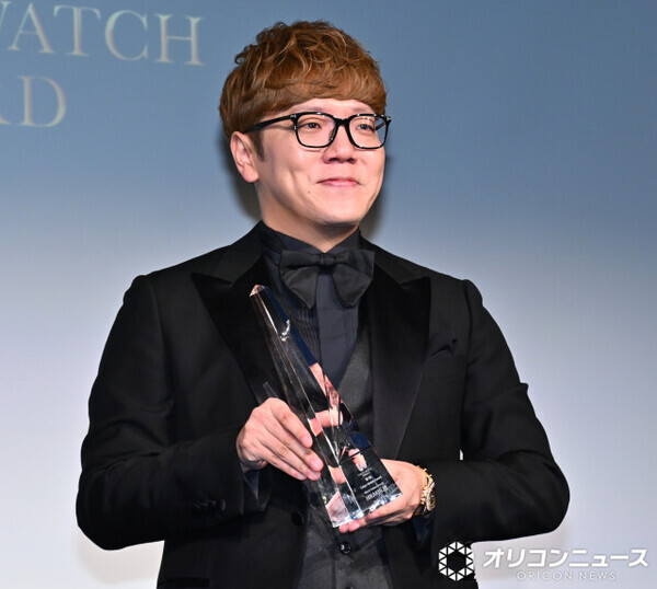 HIKAKIN、金のロレックスを身に着け感慨「高級時計に憧れて東京に出てきて…」　『Tokyo Watch Award』を受賞
