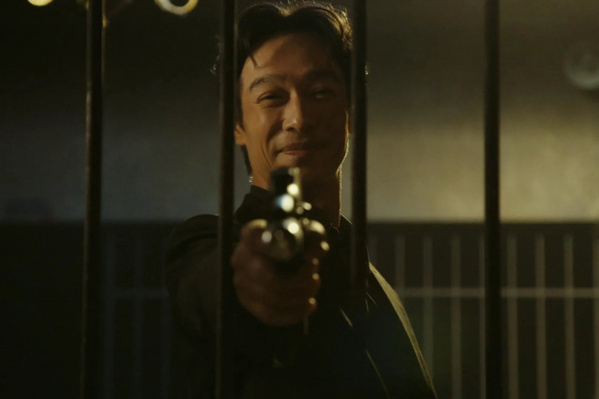 『VIVANT』銃を構える劉銘軒…　新たな場面カット公開