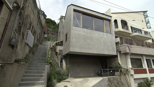 崖地に建てた新居、夫の設計に妻“不満爆発”　眺望＆安全面＆快適性を実現に工夫満載【住人十色】