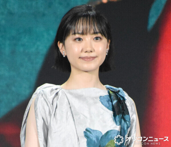 巨大な“芦田愛菜”…大阪に登場　カンテレ本社で特設展示【南田南弁護士は天才肌】