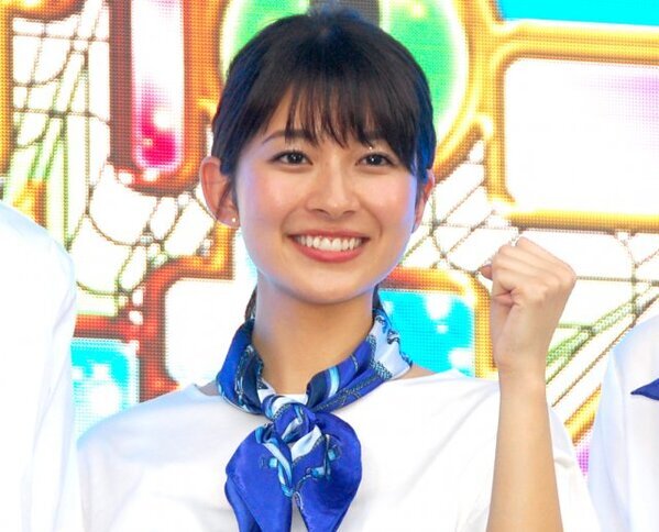 山本里菜、きわどい“体育座り”ショット　反響相次ぐ「セクシーすぎる」