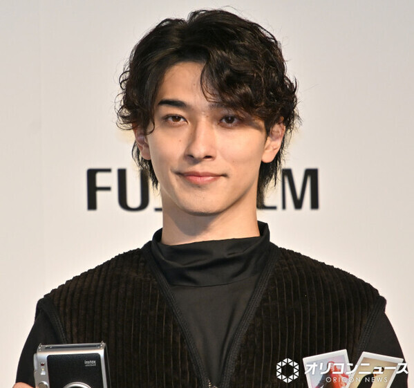 カメラマン・横浜流星、広瀬すずにむちゃぶり「かぼちゃになって！」　まさかの指示に苦笑い