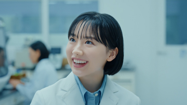 芦田愛菜、白衣姿でサイエンス研究所に潜入　健康のために意識していることは？