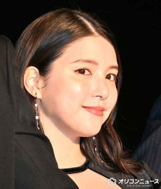 川島海荷、寒空も華やかワンピース　点灯式に参加も「今度は着込んで来たい」